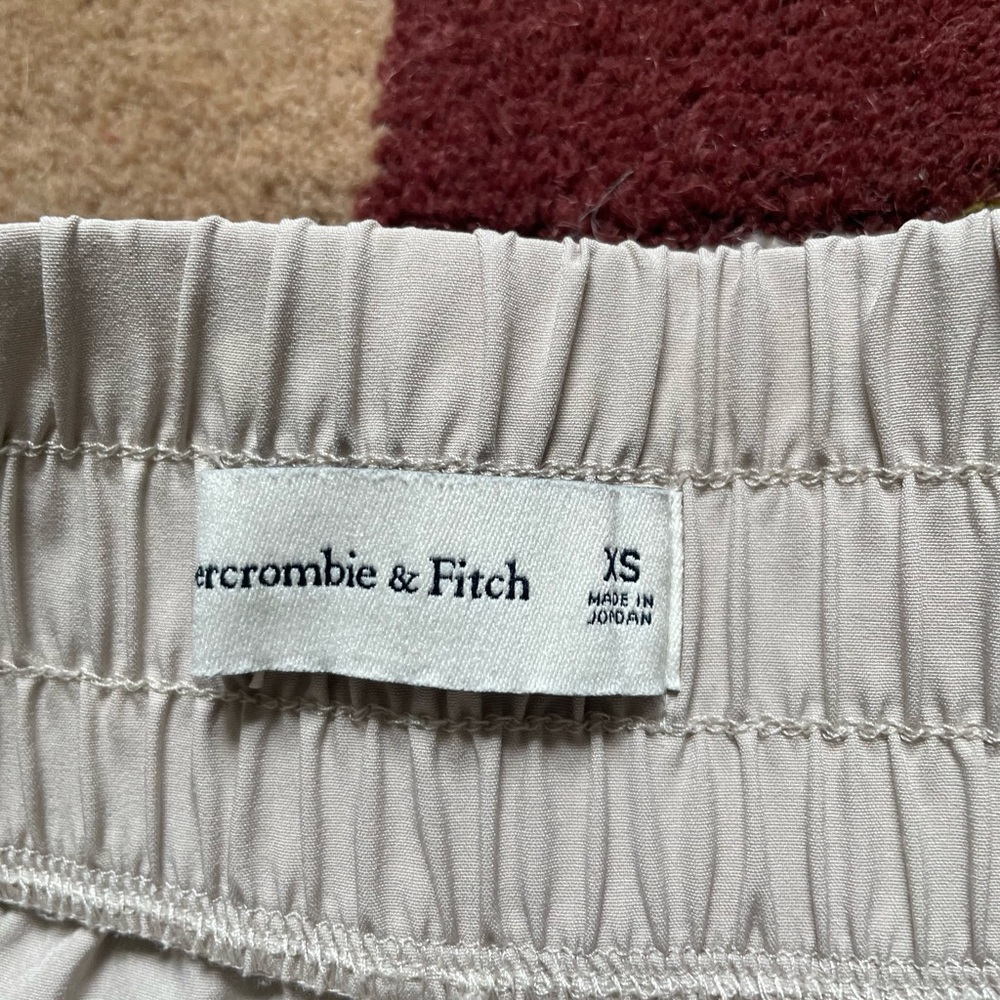 Abercrombie & Fitch Cream Workout Shorts - Picture 2 of 4
